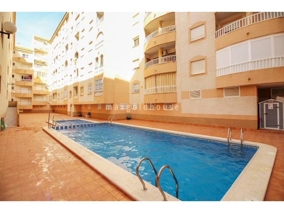 Apartamento de 2 habitaciones en Torrevieja en venta con piscina - 125.000 € (Ref: 10021821)