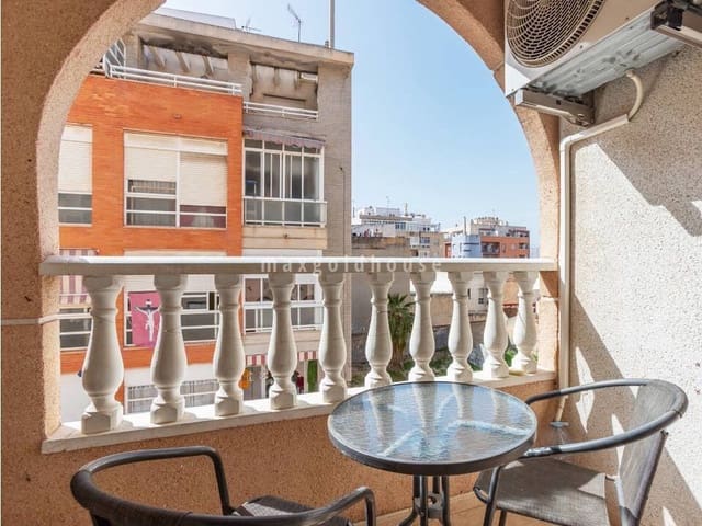 Apartamento de 2 habitaciones en Torrevieja en venta con piscina - 125.000 € (Ref: 10021821)
