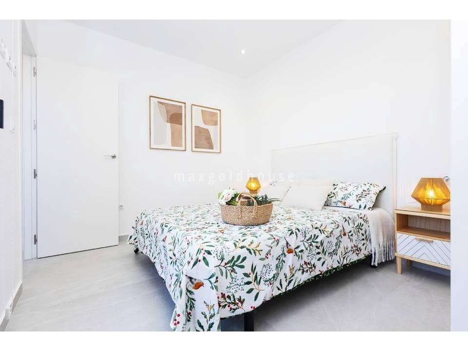 Pareado de 3 habitaciones en Los Montesinos en venta con piscina - 315.000 € (Ref: 10021832)