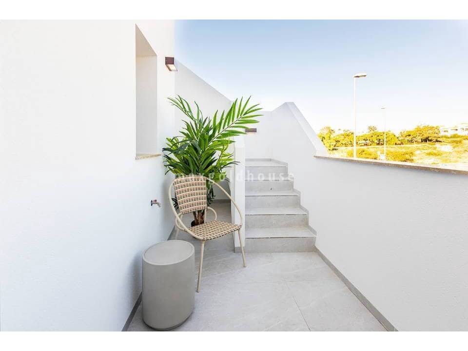 Pareado de 3 habitaciones en Los Montesinos en venta con piscina - 315.000 € (Ref: 10021832)