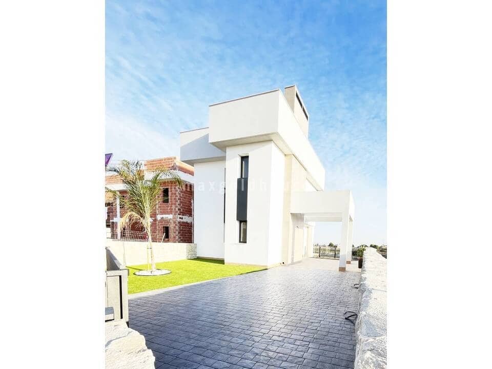 3 bedroom Villa for sale in Algorfa with pool - € 473,000 (Ref: 10023444)