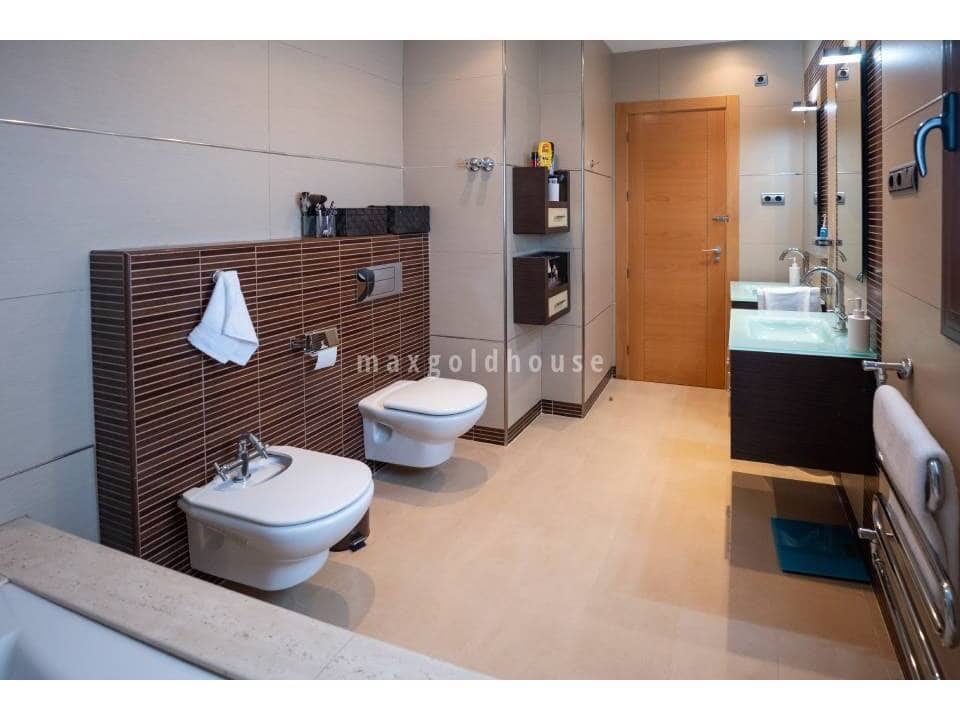 4 sypialnia Willa na sprzedaż w Avileses z basenem - 1 350 000 € (Ref: 10029885)