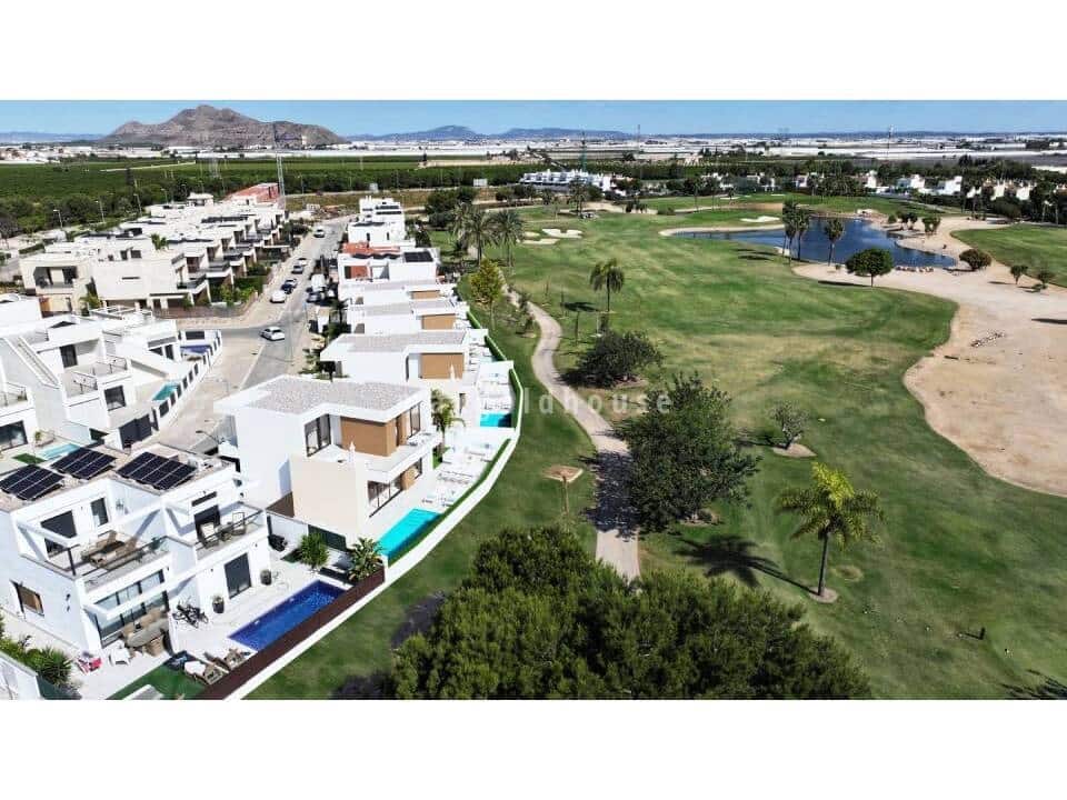 3 quarto Moradia para venda em Los Alcazares com piscina - 799 000 € (Ref: 10032416)