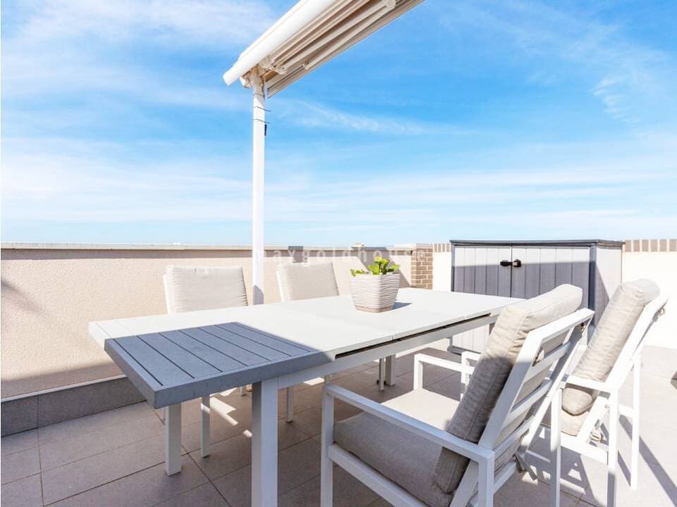 2 soveværelse Lejlighed til salg i Los Altos med swimmingpool - € 265.000 (Ref: 10033330)