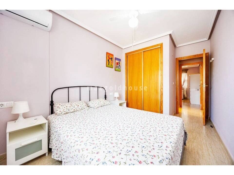 2 soveværelse Lejlighed til salg i Villamartin med swimmingpool - € 169.900 (Ref: 10034339)
