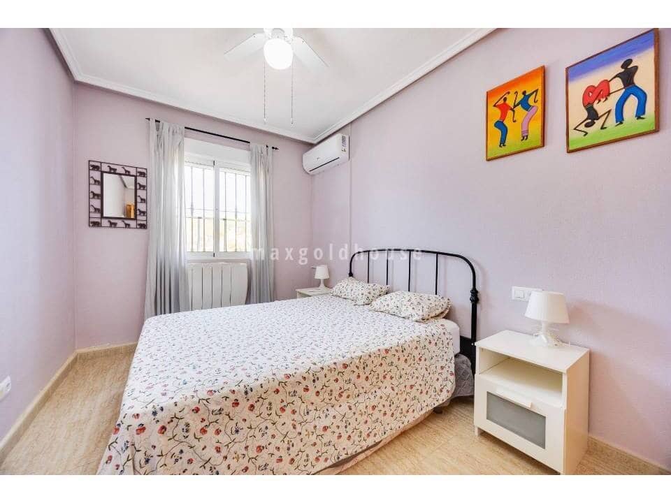 2 soveværelse Lejlighed til salg i Villamartin med swimmingpool - € 169.900 (Ref: 10034339)