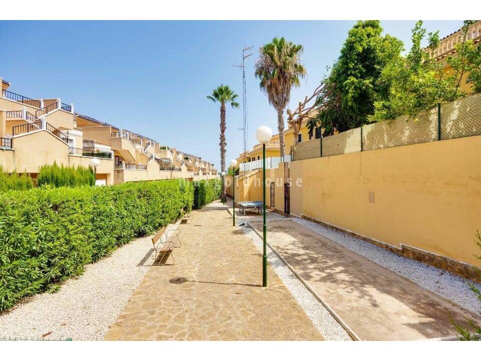 2 soveværelse Lejlighed til salg i Villamartin med swimmingpool - € 169.900 (Ref: 10034339)