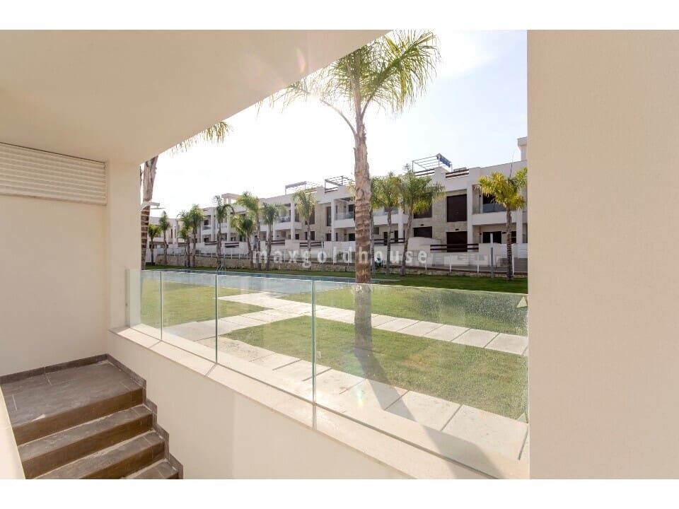 2 bedroom Apartment for sale in Los Balcones with pool - € 300,000 (Ref: 10034752)