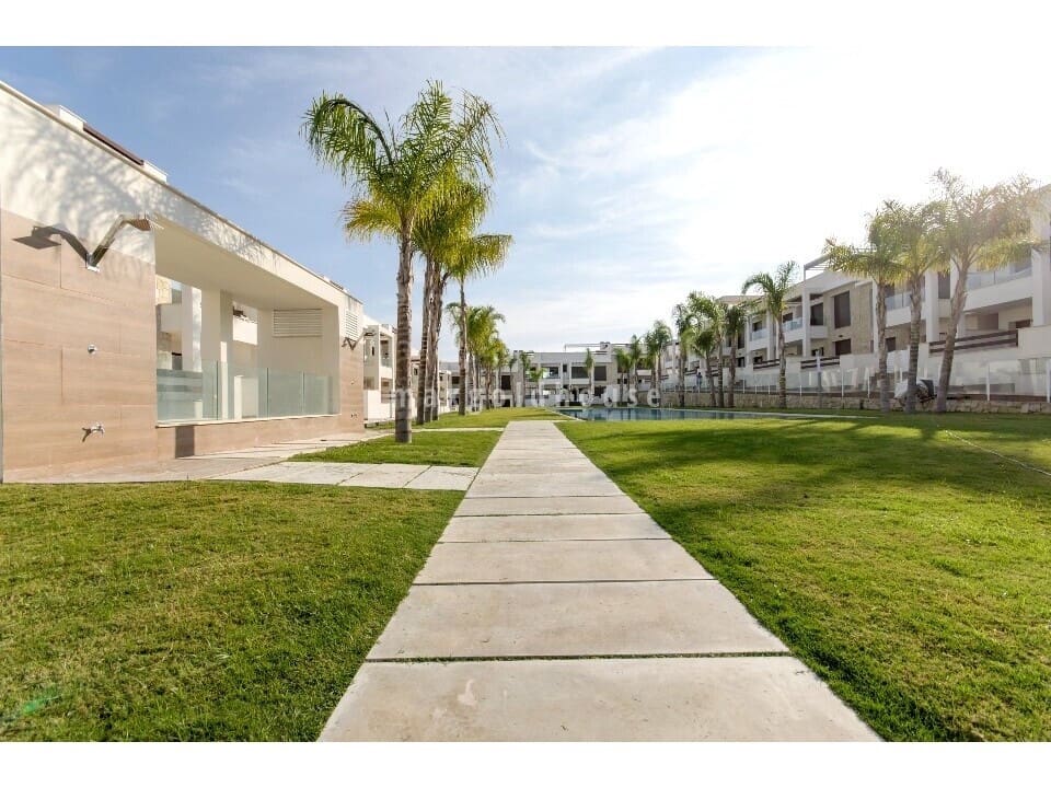 2 bedroom Apartment for sale in Los Balcones with pool - € 300,000 (Ref: 10034752)