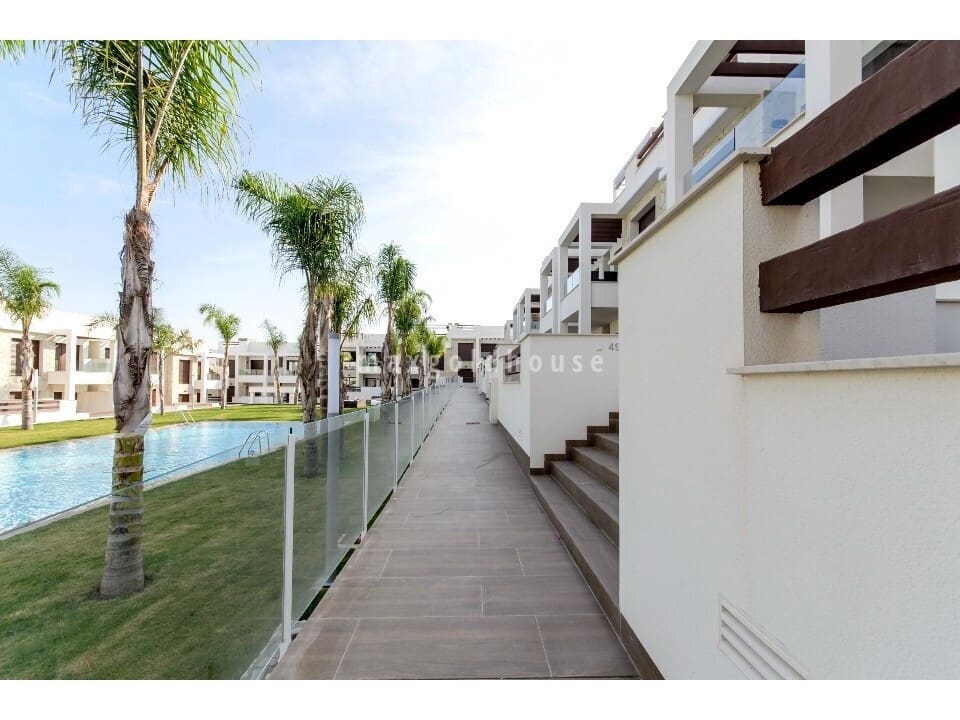 2 bedroom Apartment for sale in Los Balcones with pool - € 300,000 (Ref: 10034752)