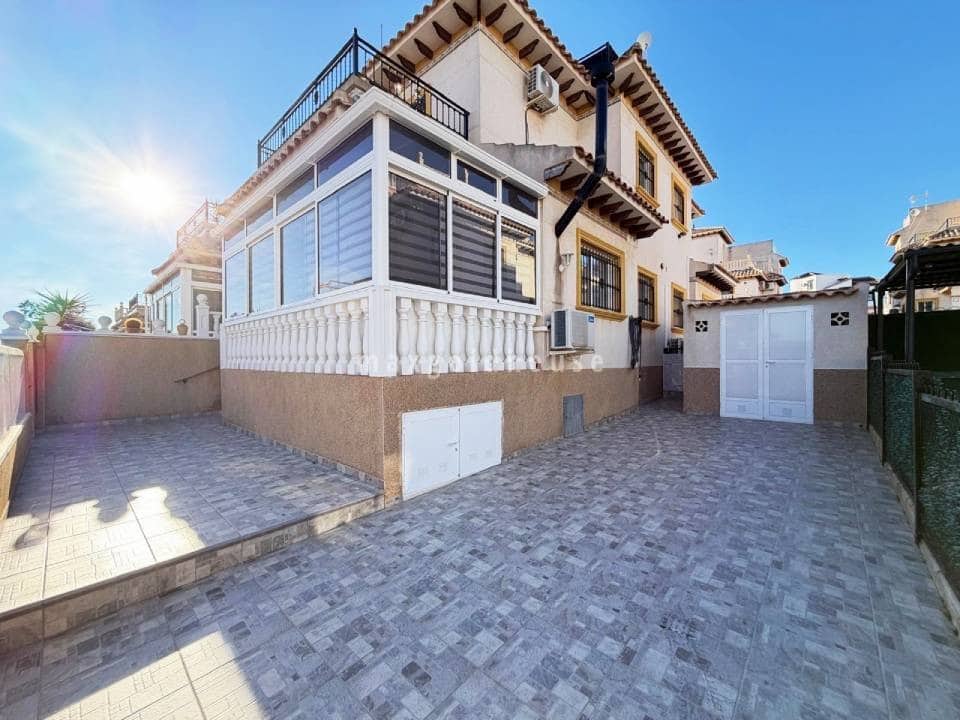 2 bedroom Semi-detached Villa for sale in Villamartin with pool - € 209,900 (Ref: 10054506)