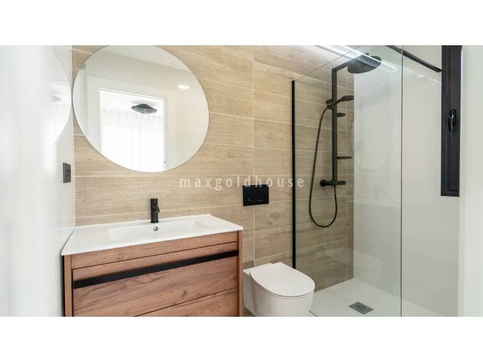 4 Zimmer Villa zu verkaufen in Orihuela Costa mit Pool - 699.900 € (Ref: 10076733)