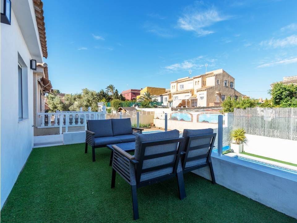 5 sovrum Villa till salu i Los Balcones med pool - 549 000 € (Ref: 10085069)