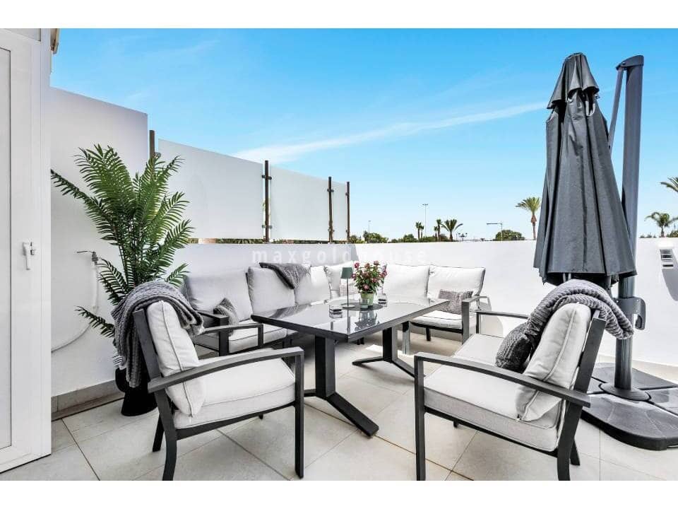 2 bedroom Apartment for sale in Los Alcazares with pool garage - € 278,500 (Ref: 10100557)
