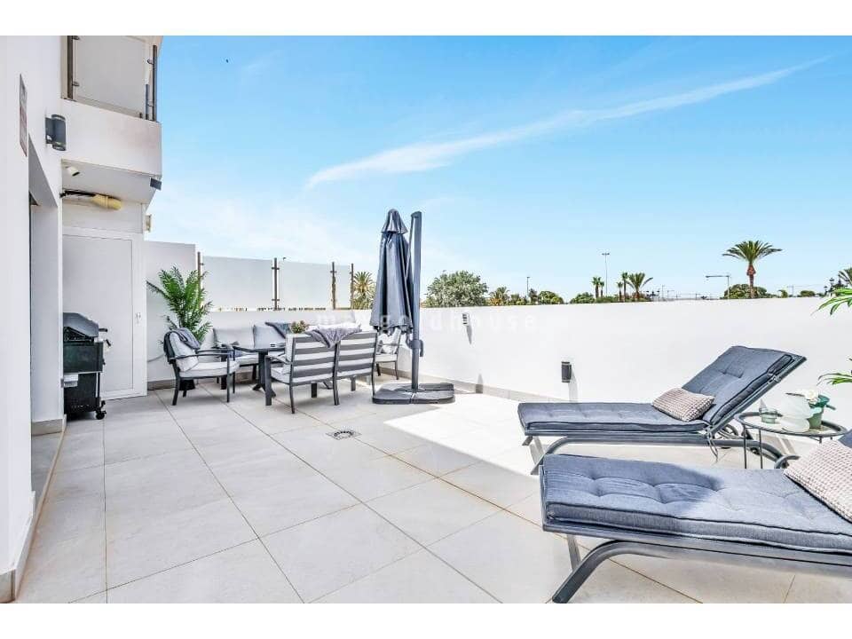 2 bedroom Apartment for sale in Los Alcazares with pool garage - € 278,500 (Ref: 10100557)