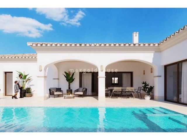 Chalet de 3 habitaciones en San Pedro del Pinatar en venta con piscina garaje - 809.950 € (Ref: 10121139)