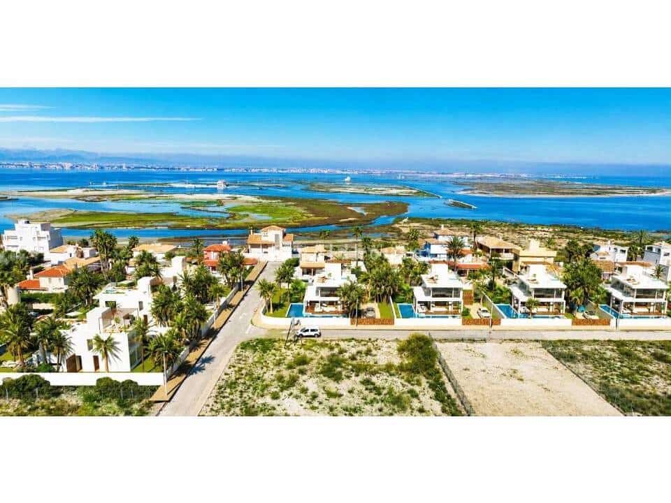 3 bedroom Villa for sale in La Manga del Mar Menor with pool garage - € 795,000 (Ref: 10135296)