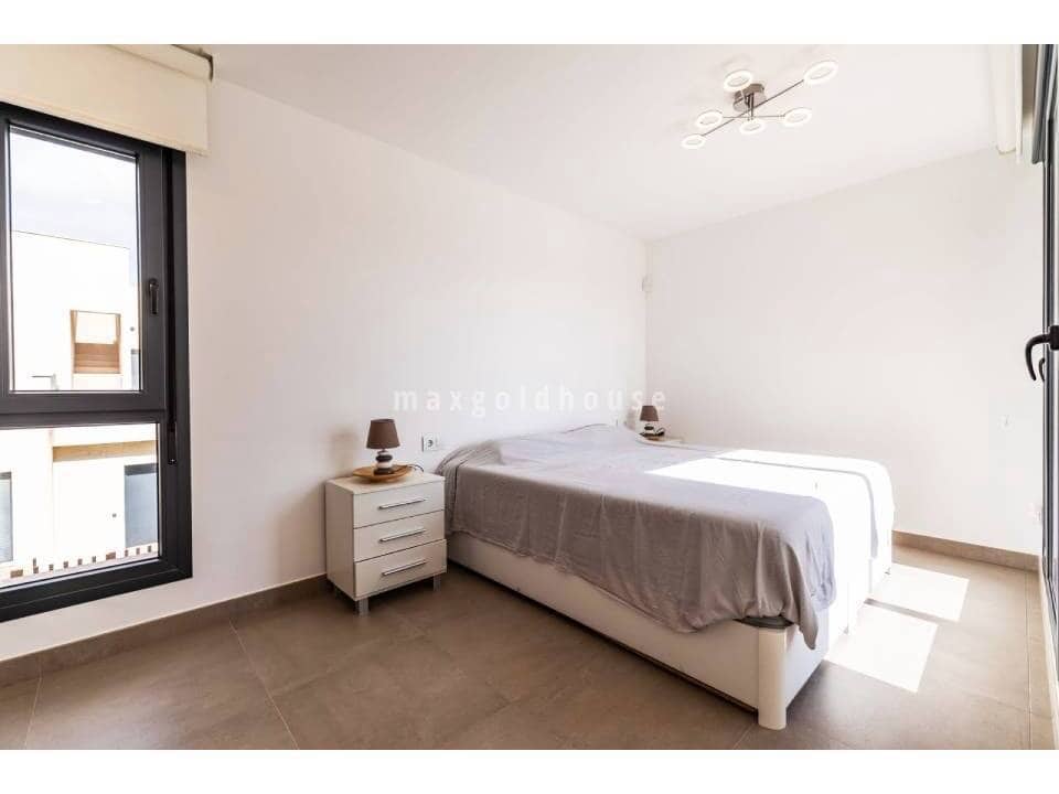 3 slaapkamer Villa te koop in Torre de la Horadada met zwembad garage - € 598.000 (Ref: 10170266)