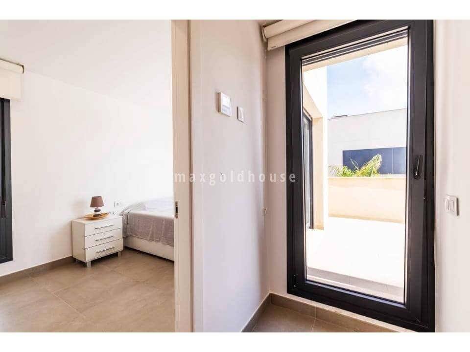3 slaapkamer Villa te koop in Torre de la Horadada met zwembad garage - € 598.000 (Ref: 10170266)