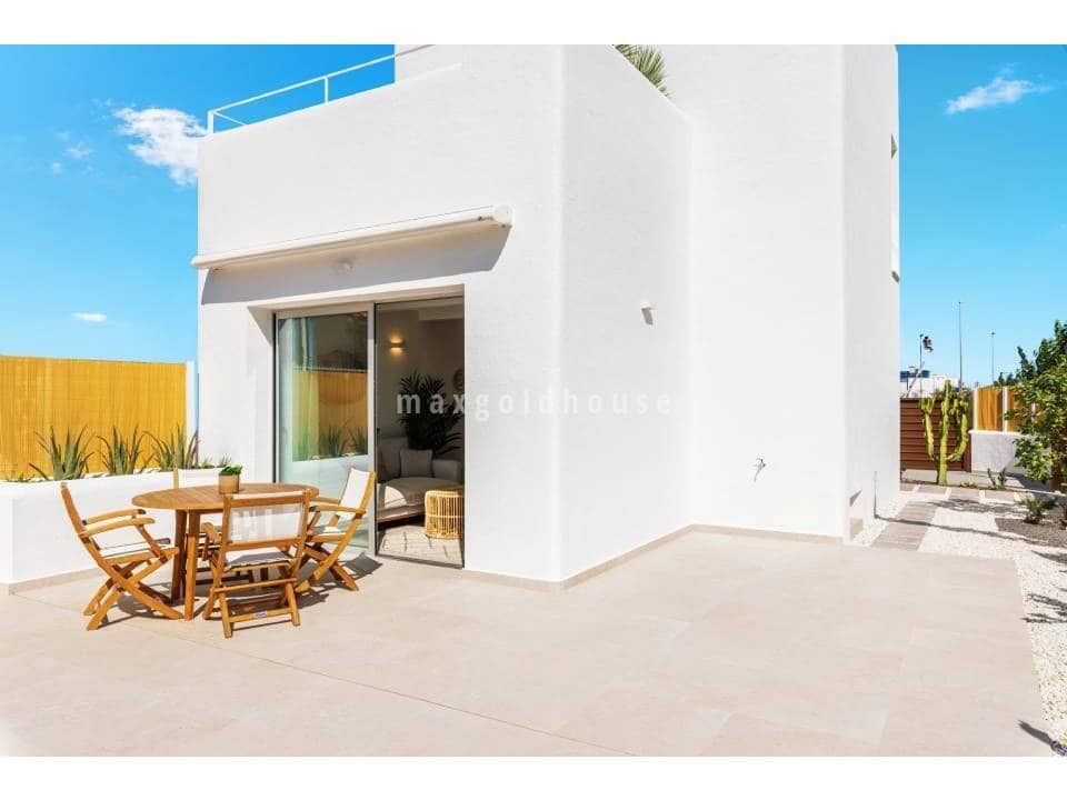 3 soverom Villa til salgs i Los Alcazares med svømmebasseng - € 399 900 (Ref: 7737469)