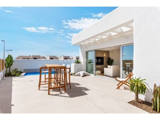 Chalet de 3 habitaciones en Los Alcázares en venta con piscina - 499.900 € (Ref: 8182345)