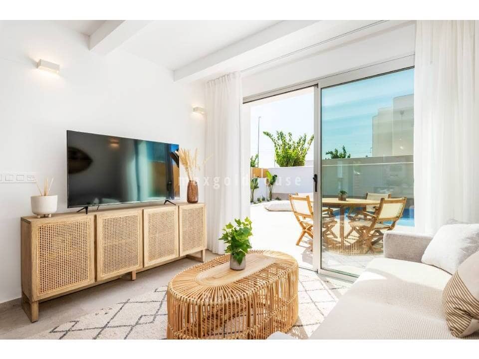 Chalet de 3 habitaciones en Los Alcázares en venta con piscina - 399.900 € (Ref: 8183429)