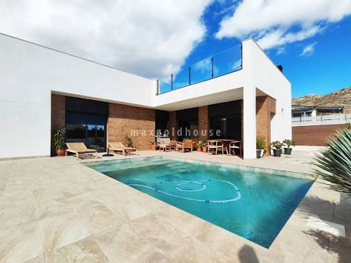 3 bedroom Villa for sale in Jumilla with pool - € 295,000 (Ref: 9400181)