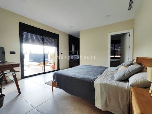 3 bedroom Villa for sale in Jumilla with pool - € 295,000 (Ref: 9400181)