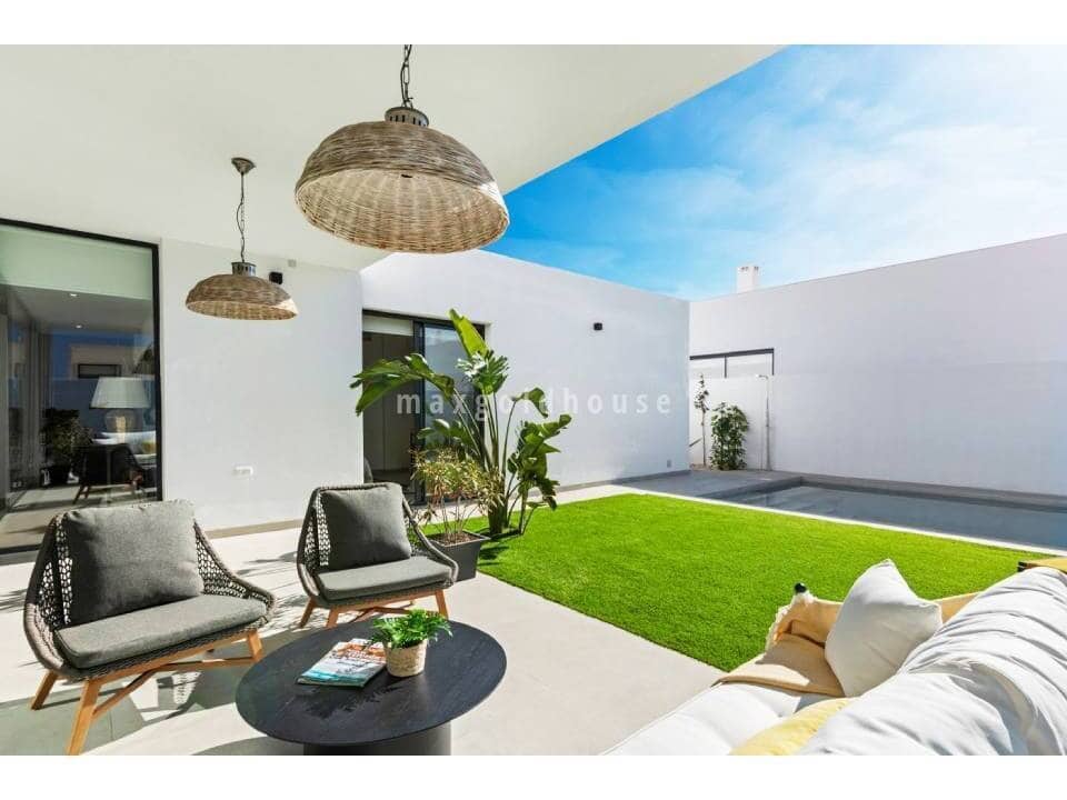 3 bedroom Villa for sale in Mar de Cristal with pool - € 549,000 (Ref: 9400182)