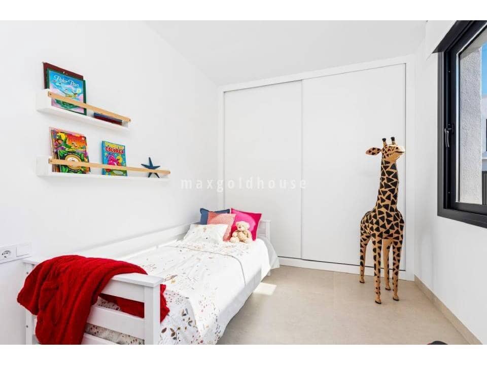 3 bedroom Villa for sale in Mar de Cristal with pool - € 549,000 (Ref: 9400182)