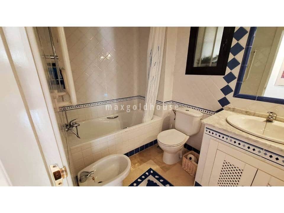 3 bedroom Apartment for sale in Villamartin with pool - € 250,000 (Ref: 9402650)