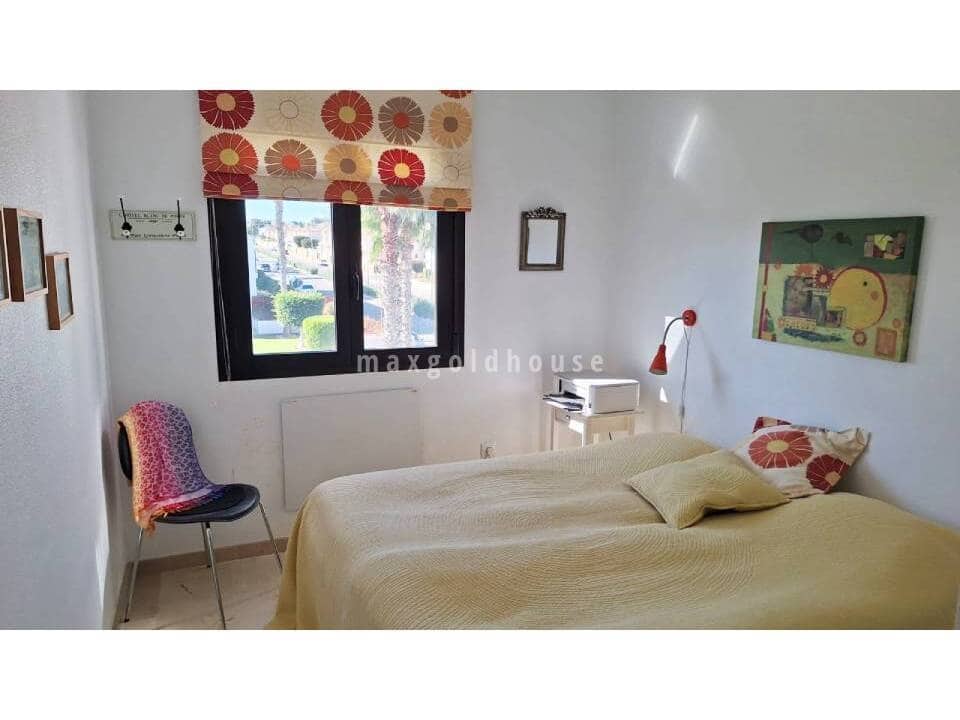 3 bedroom Apartment for sale in Villamartin with pool - € 250,000 (Ref: 9402650)