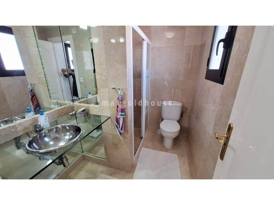 3 bedroom Apartment for sale in Villamartin with pool - € 250,000 (Ref: 9402650)