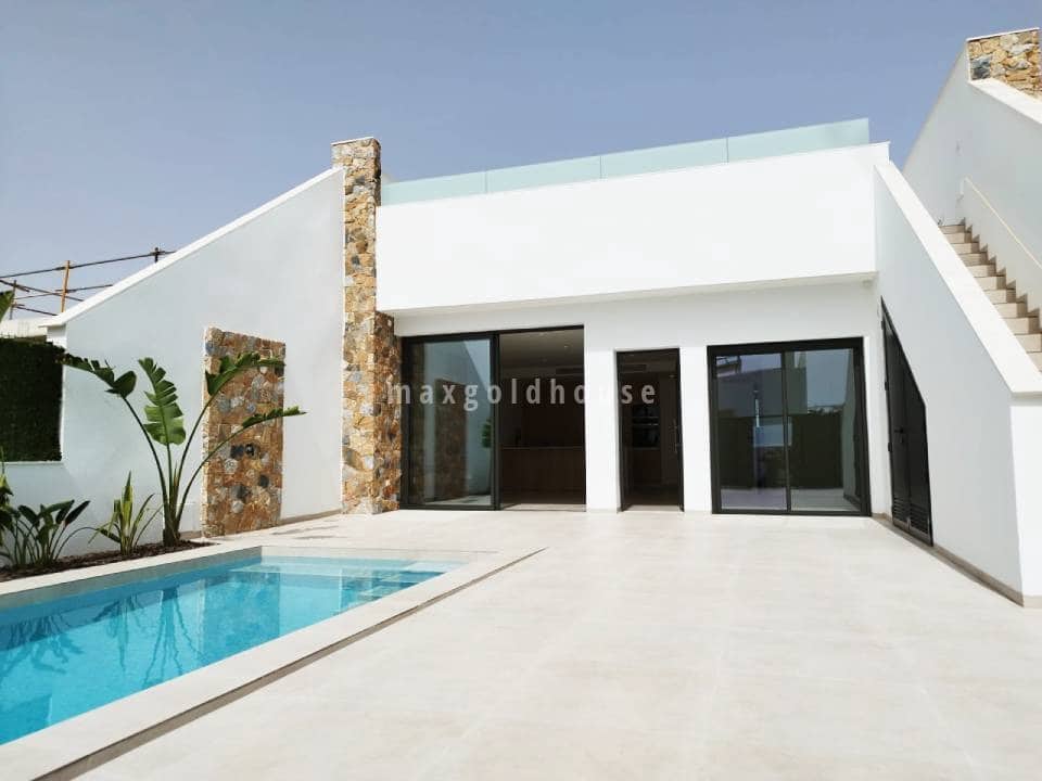 Chalet de 3 habitaciones en Los Alcázares en venta con piscina - 489.900 € (Ref: 9425405)