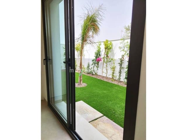 Chalet de 3 habitaciones en Los Alcázares en venta con piscina - 489.900 € (Ref: 9425405)