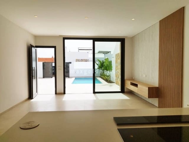 Chalet de 3 habitaciones en Los Alcázares en venta con piscina - 489.900 € (Ref: 9425405)