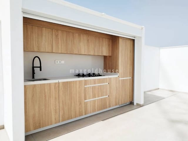 Chalet de 3 habitaciones en Los Alcázares en venta con piscina - 489.900 € (Ref: 9425405)