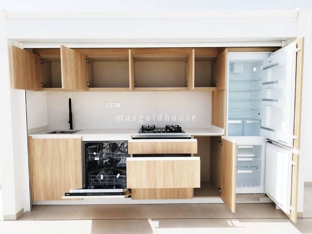 Chalet de 3 habitaciones en Los Alcázares en venta con piscina - 489.900 € (Ref: 9425405)