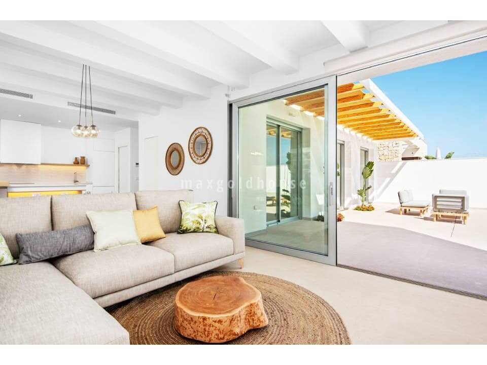 3 bedroom Villa for sale in Benijofar with pool - € 539,900 (Ref: 9429019)