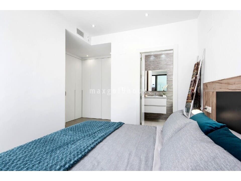 3 bedroom Villa for sale in Benijofar with pool - € 539,900 (Ref: 9429019)