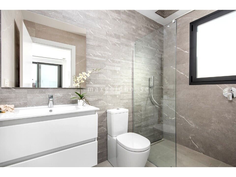 3 bedroom Villa for sale in Benijofar with pool - € 539,900 (Ref: 9429019)