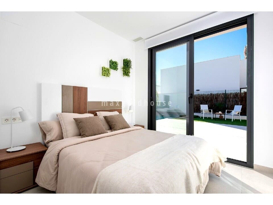 3 bedroom Villa for sale in Benijofar with pool - € 539,900 (Ref: 9429019)