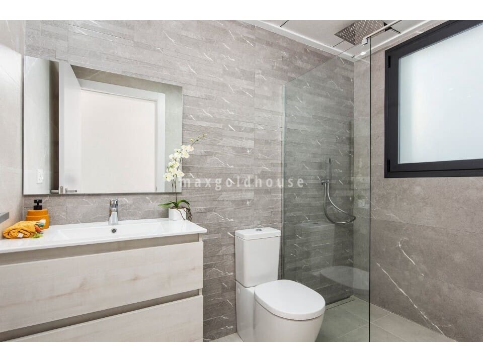 3 bedroom Villa for sale in Benijofar with pool - € 539,900 (Ref: 9429019)