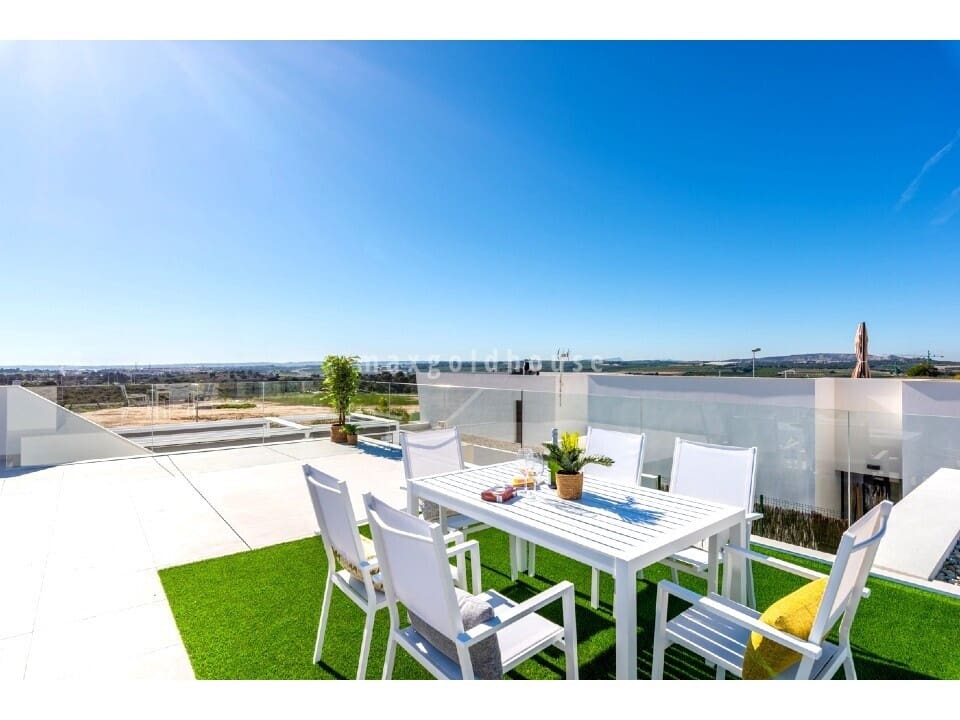 3 bedroom Villa for sale in Benijofar with pool - € 539,900 (Ref: 9429019)