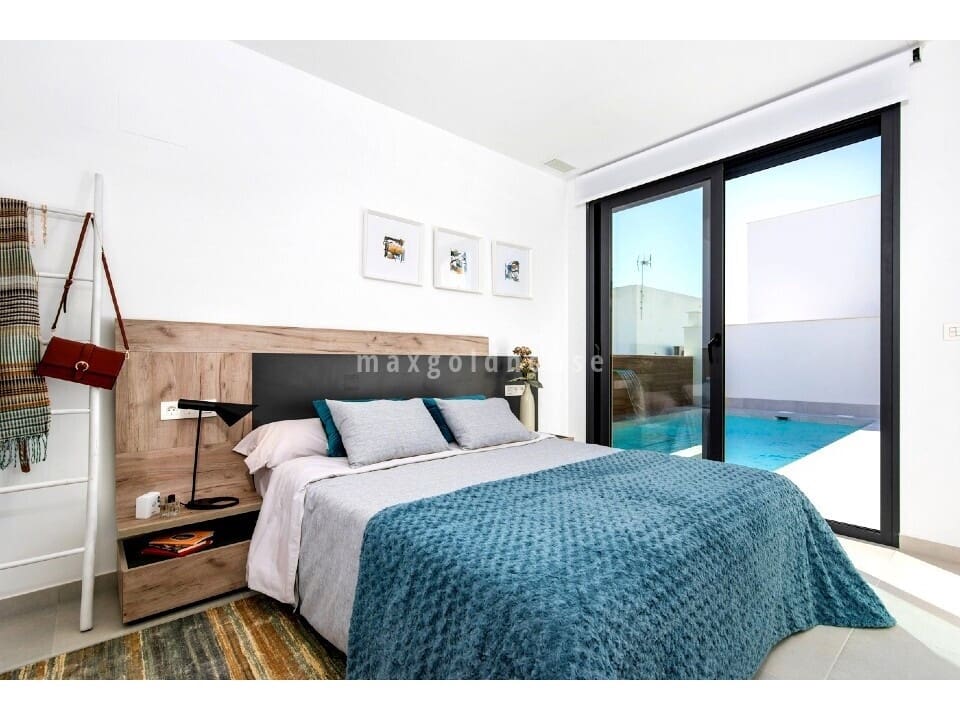 3 bedroom Villa for sale in Benijofar with pool - € 539,900 (Ref: 9429019)