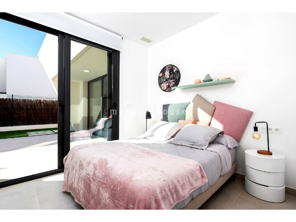 3 bedroom Villa for sale in Benijofar with pool - € 539,900 (Ref: 9429019)