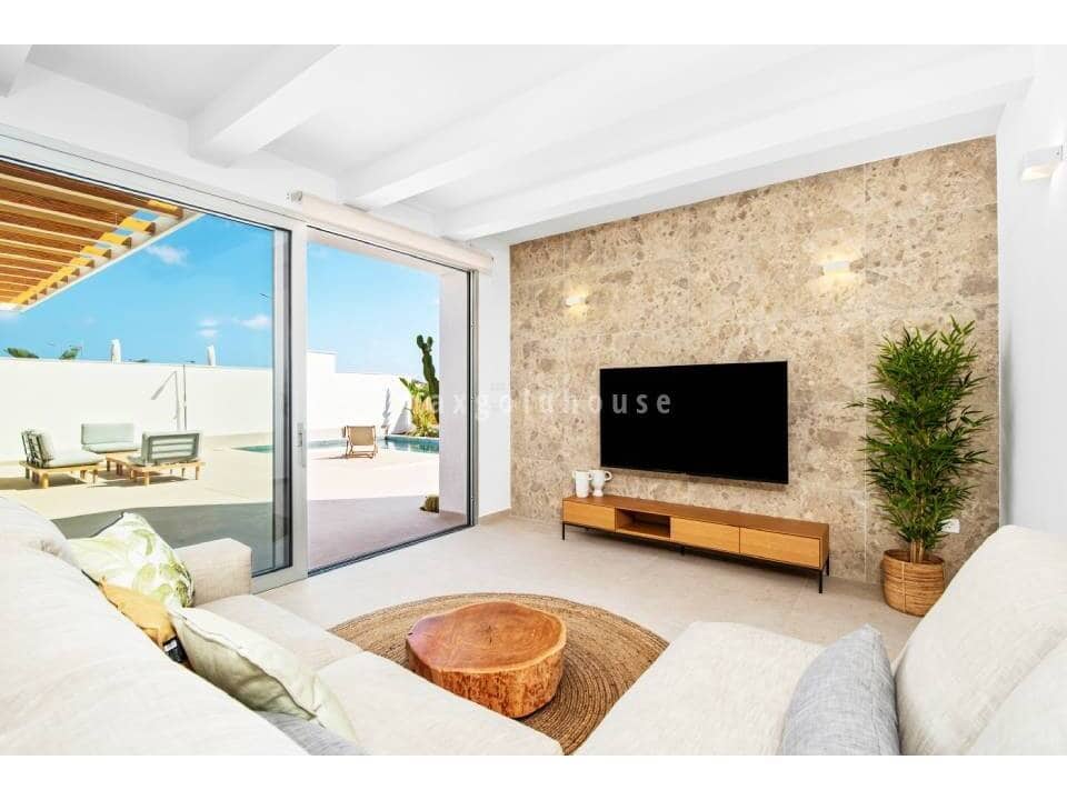 3 bedroom Villa for sale in Benijofar with pool - € 539,900 (Ref: 9429019)