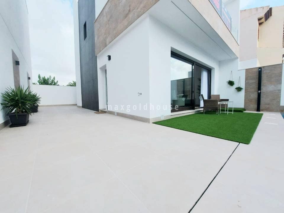 3 bedroom Villa for sale in San Pedro del Pinatar with pool - € 419,900 (Ref: 9432756)