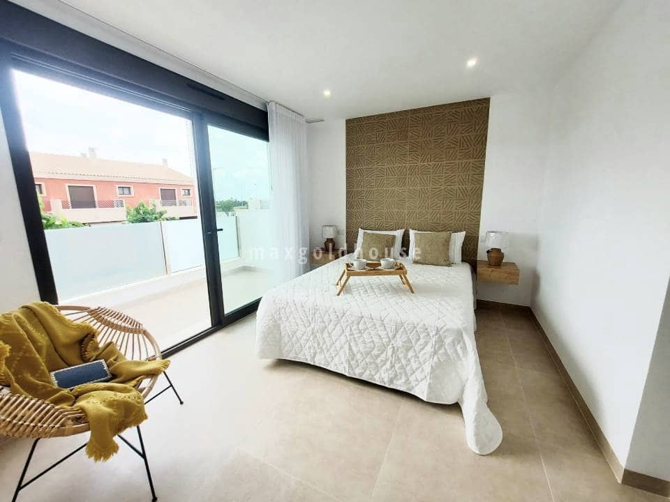 3 bedroom Villa for sale in San Pedro del Pinatar with pool - € 419,900 (Ref: 9432756)