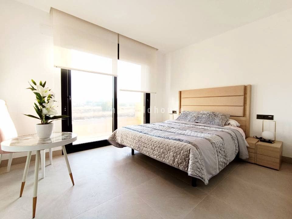 Chalet de 3 habitaciones en Benijófar en venta con piscina - 449.000 € (Ref: 9448455)